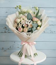 Букет цветов из:  Розы и Лизиантусы в Ревде Свердловской области