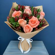 Букет цветов из:  Розы и Альстромерии в Ревде Свердловской области