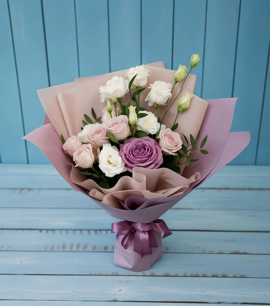 Букет цветов из: Розы и Лизиантусы в Ревде Свердловской области